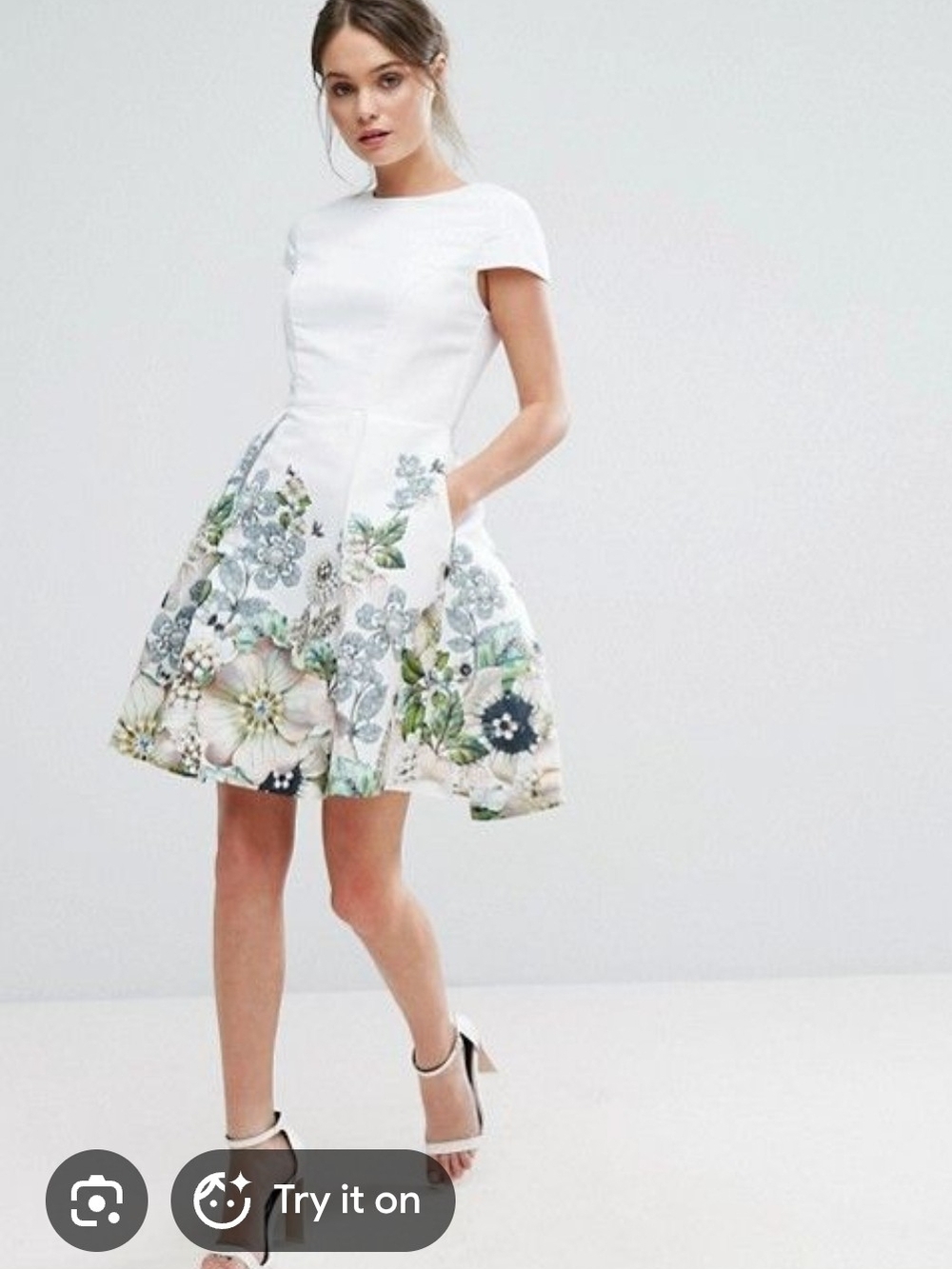 Ted Baker London white floral print dress with butterflies Size 2 (US Size 6)